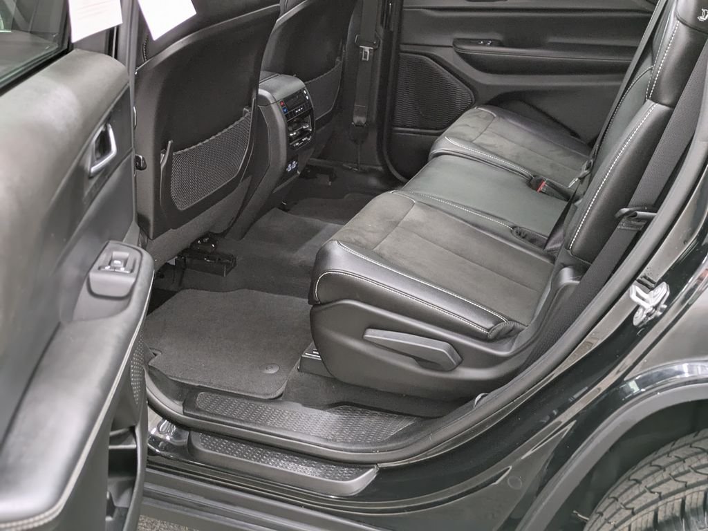 Used 2023 Black Jeep Altitude image 24