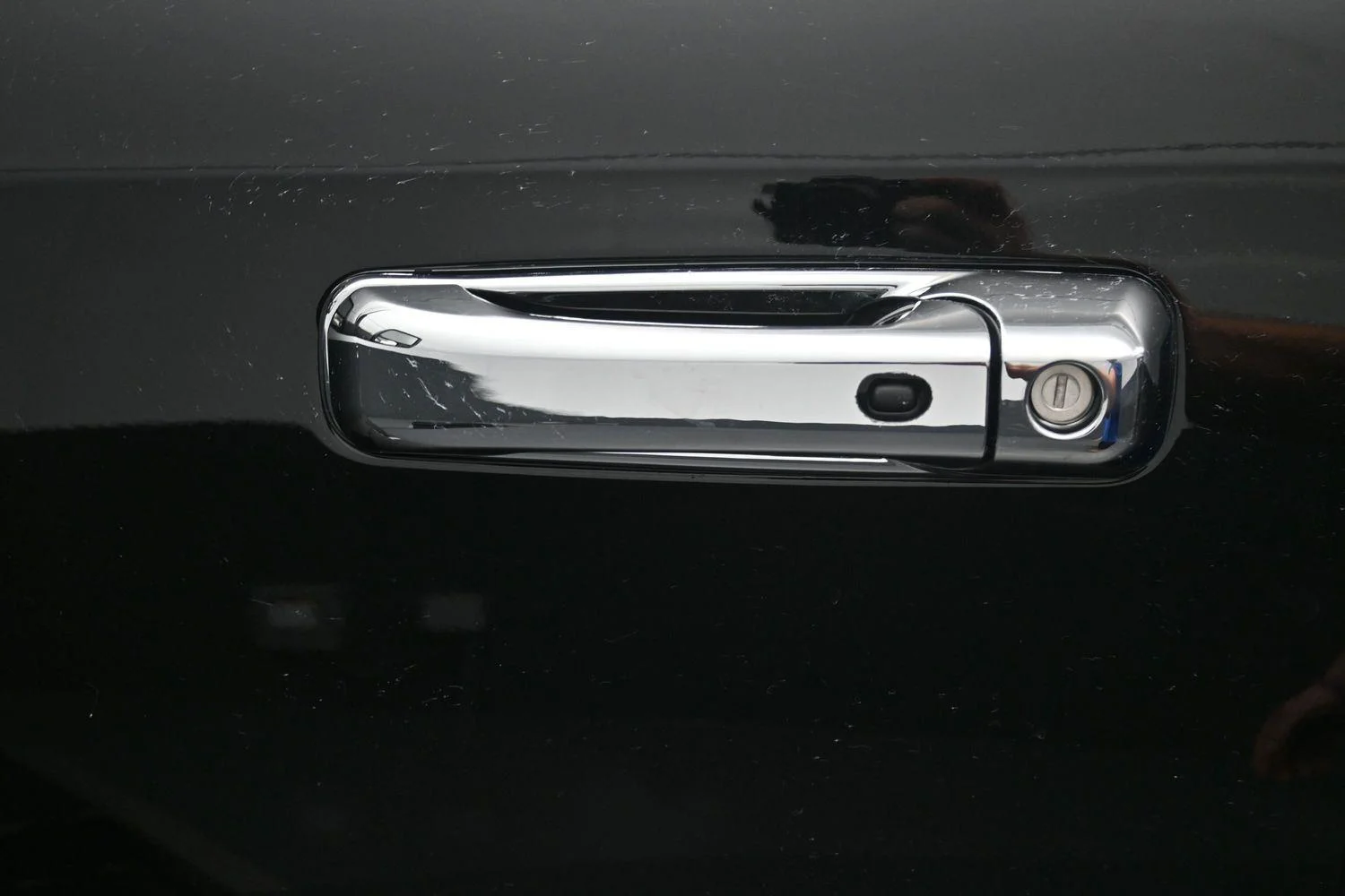 Used 2024 Diamond Black Crystal Pearlcoat Ram Laramie image 20