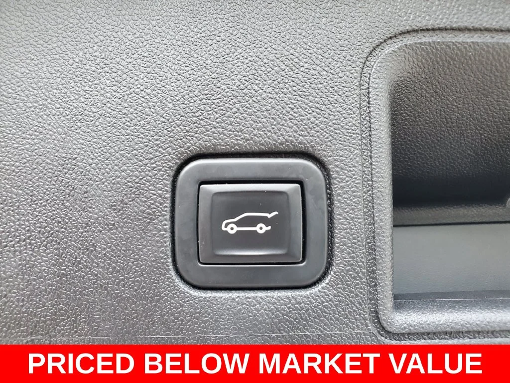 Used 2020 Gray GMC SLE image 31