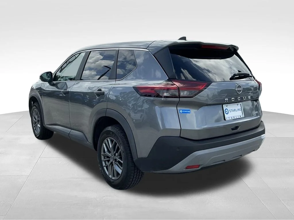 Used 2023 Gray Nissan S image 5