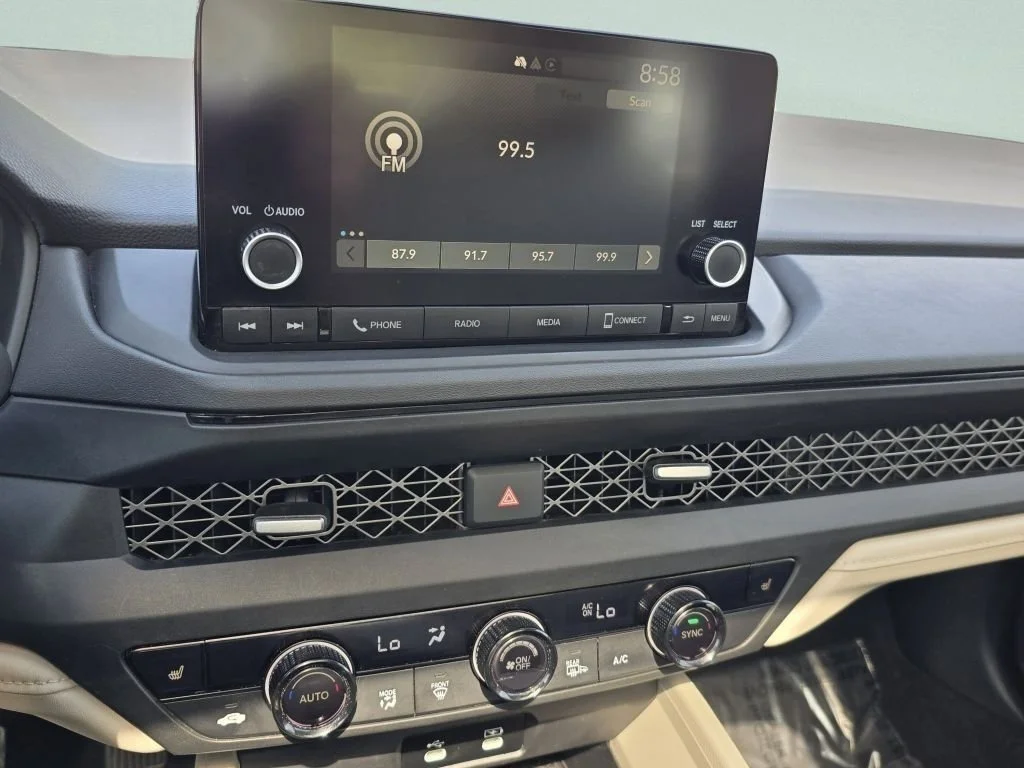 Used 2025 Red Honda SE image 5