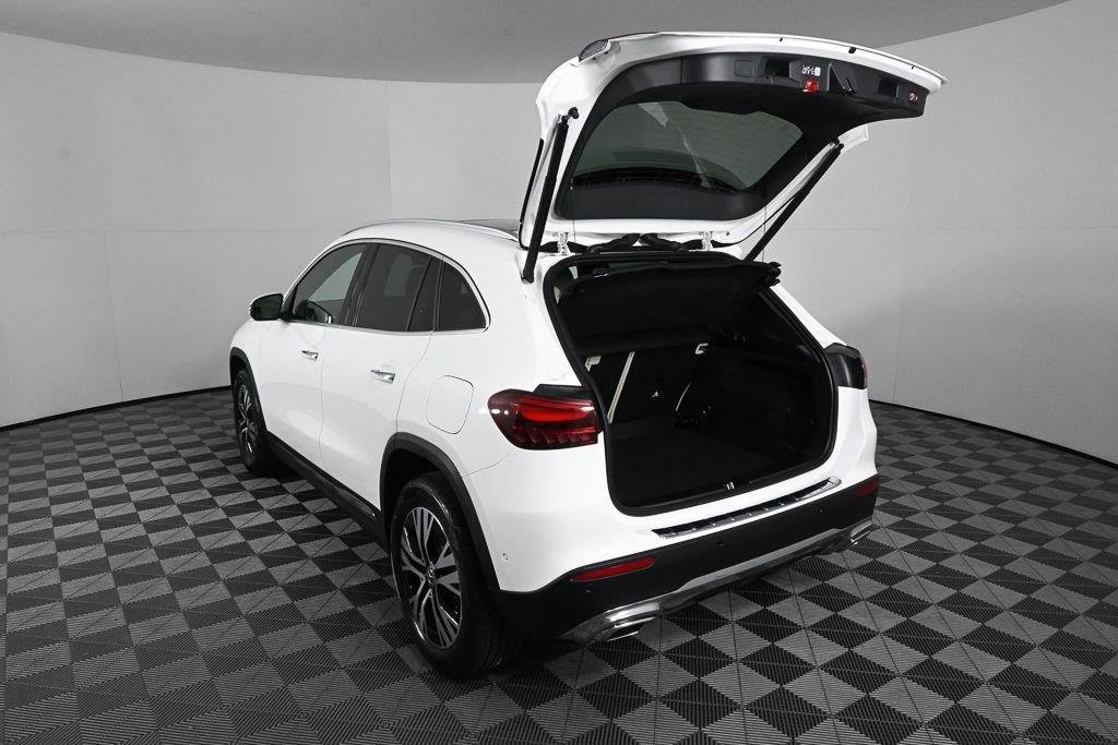 New 2026 Polar White Mercedes-Benz GLA 250 image 33