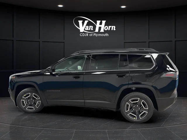 New 2026 Diamond Black Crystal Pearl-Coat Exterior Paint Jeep Limited image 6