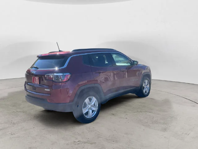 Used 2022 Red Jeep Latitude image 5