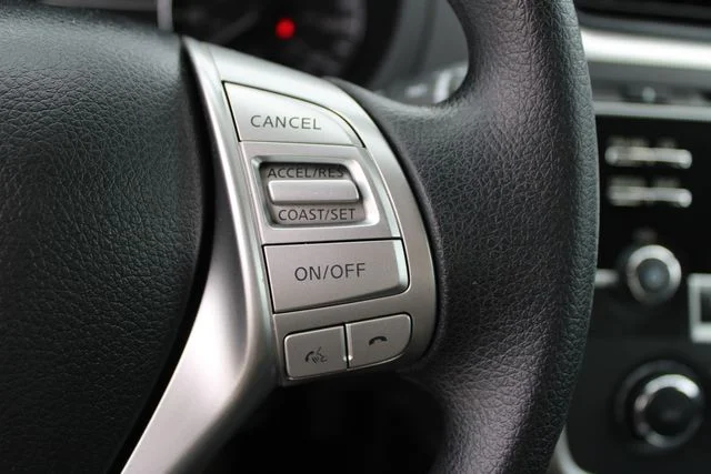 Used 2017 White Nissan 2.5 S image 6
