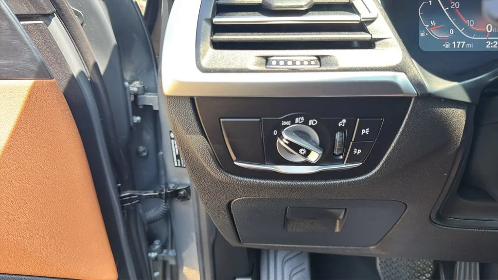 Used 2023 Gray BMW xDrive30i image 33