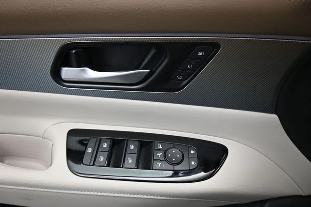 New 2026 Everest White Pearl TriCoat Nissan Platinum image 17