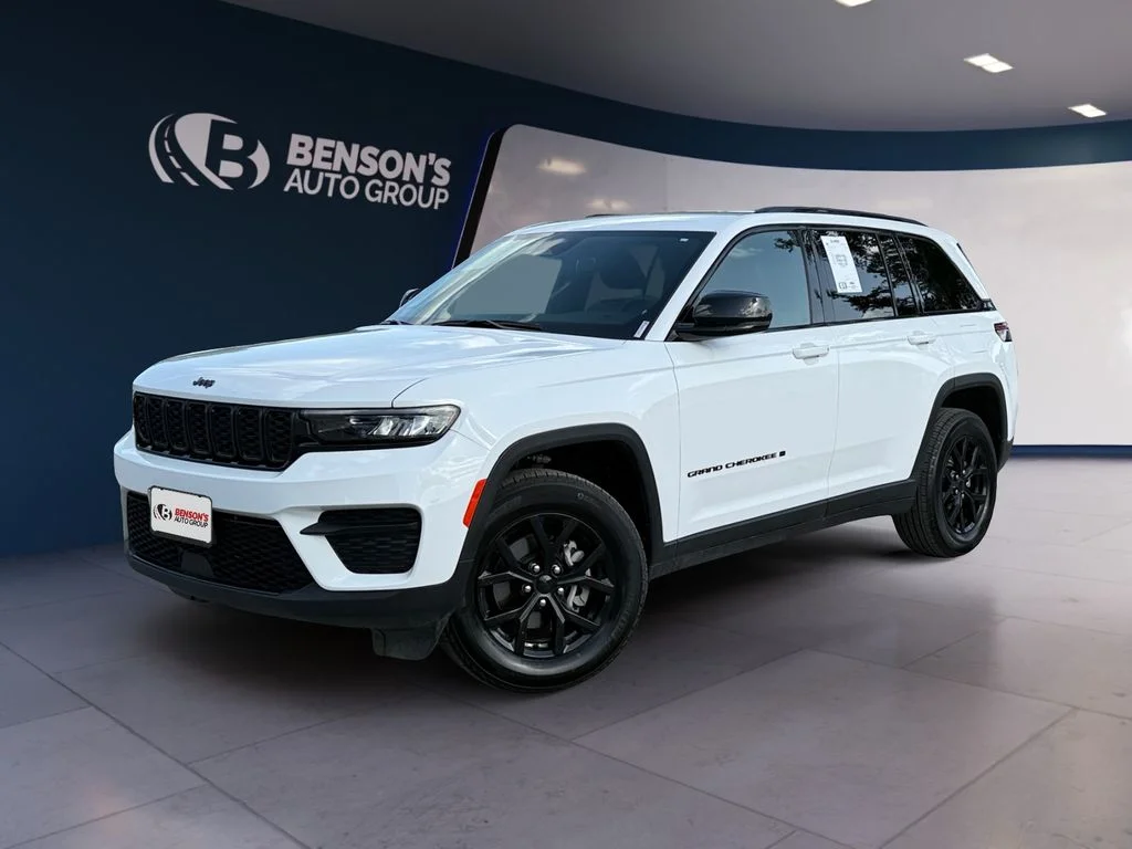 Used 2025 White Jeep Altitude image 1