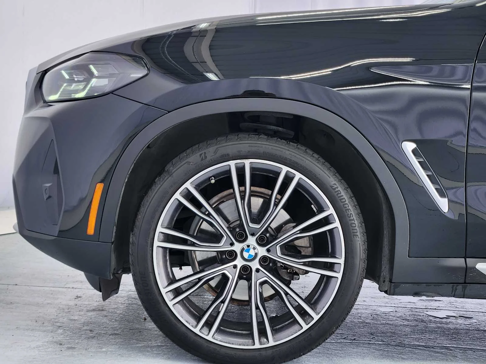 Used 2022 Black Sapphire Metallic BMW sDrive30i image 6