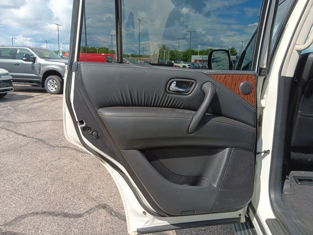 Used 2018 Pearl White Nissan SV image 33