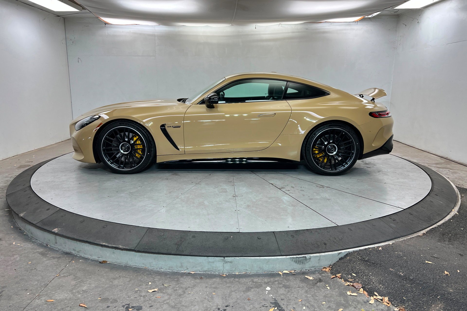 奇跡の新品未開封　sunsetclimax Kermit gold beige New 2026 Mercedes-Benz AMG® GT AMG® GT 55 Coupe Coupe in St
