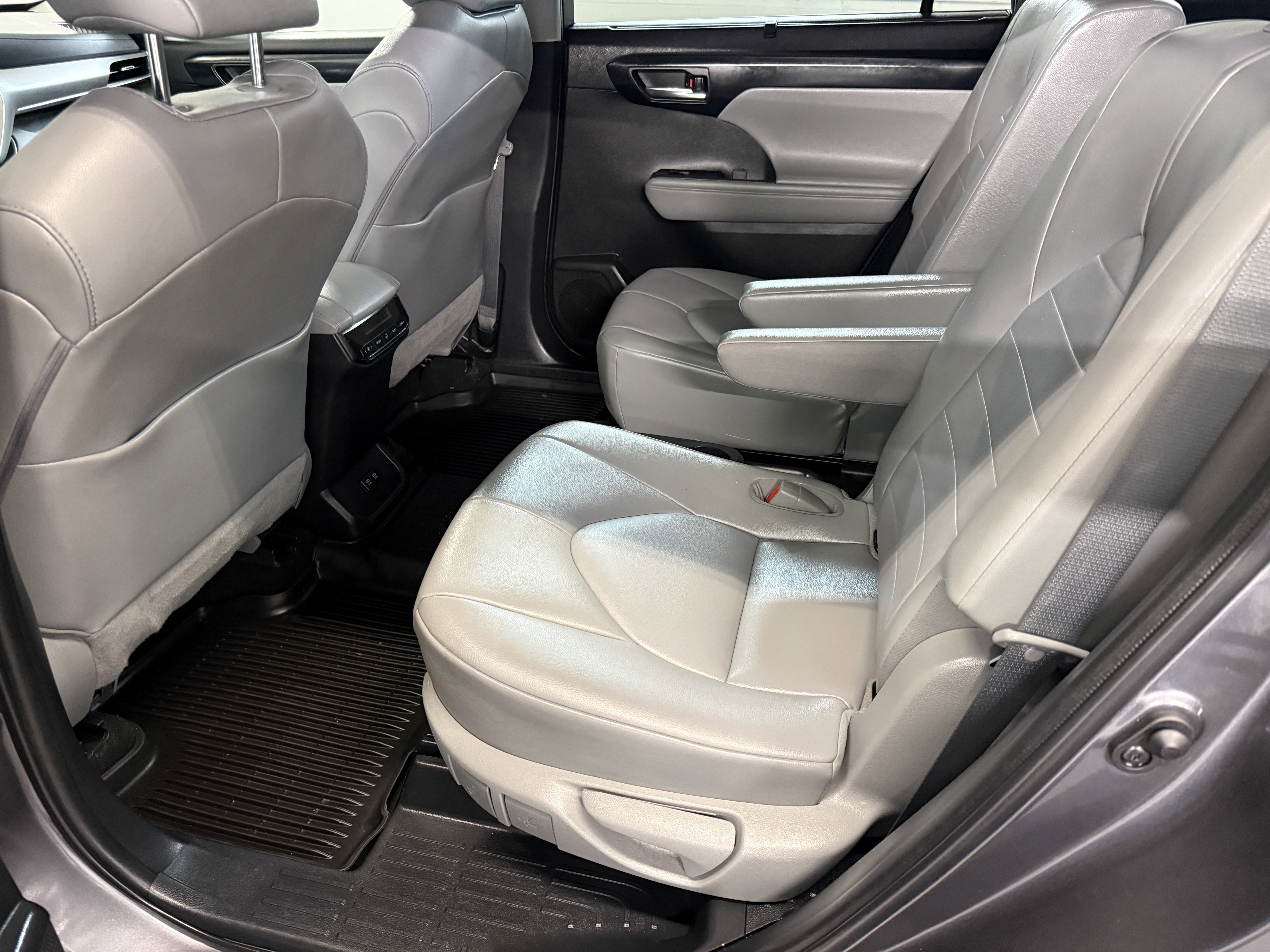Used 2021 Magnetic Gray Metallic Toyota XLE image 19
