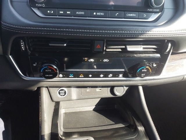 Used 2021 Black Nissan SL image 18