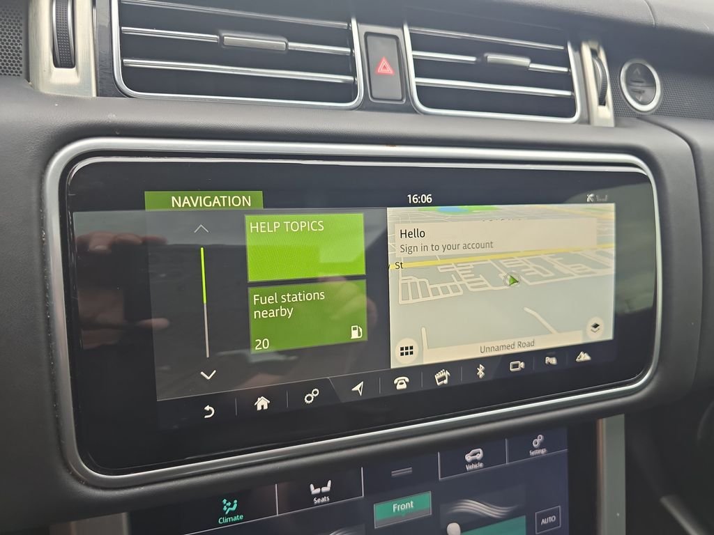 Used 2020 White Land Rover HSE image 25