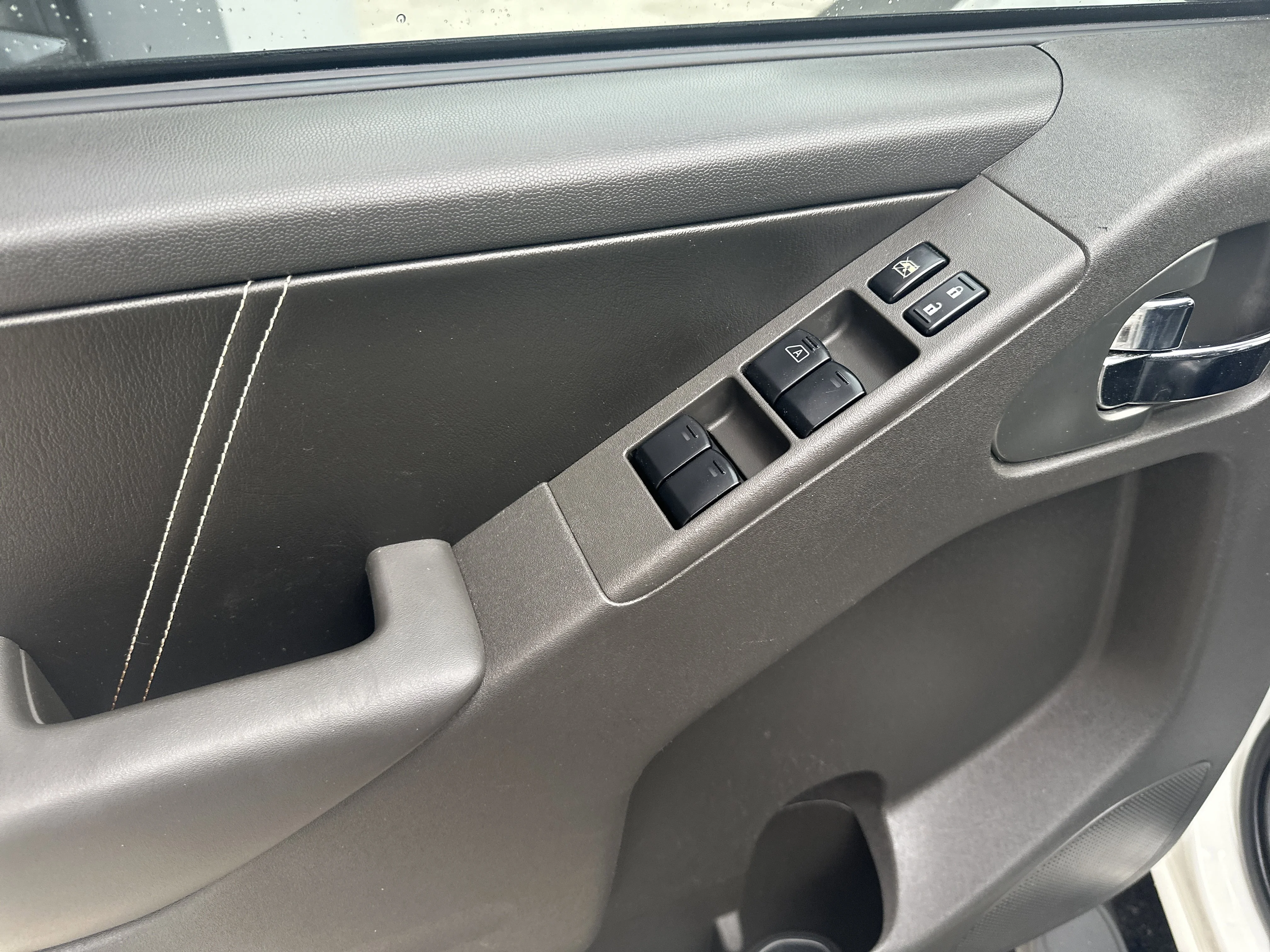 Used 2020 Glacier White Nissan PRO-4X image 9