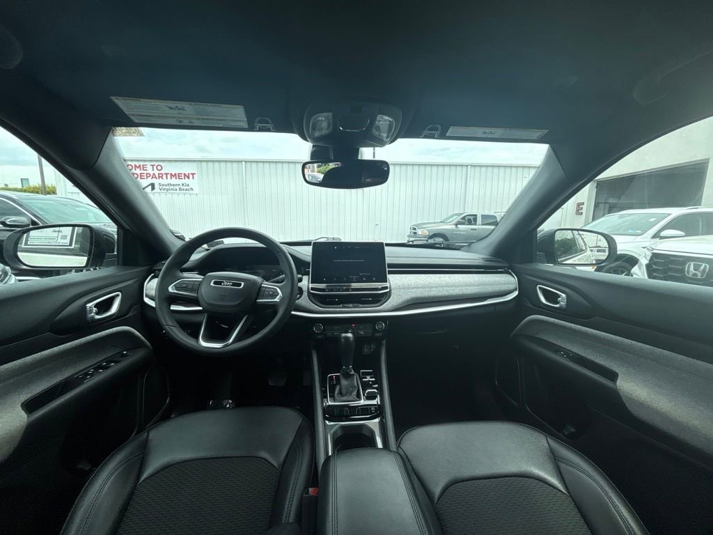 Used 2024 White Jeep Latitude image 20