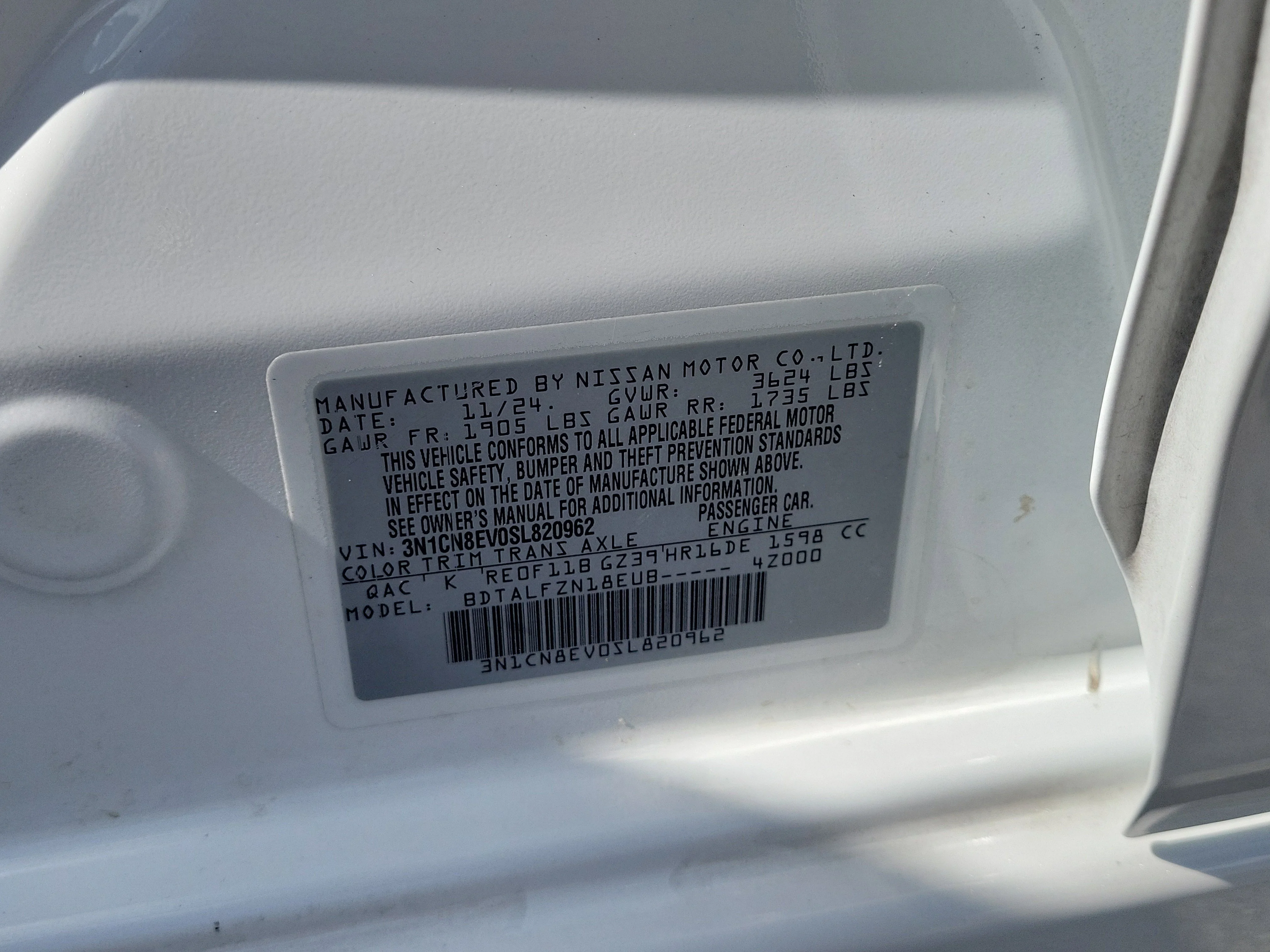 Used 2025 Aspen White Tricoat Nissan SV image 31