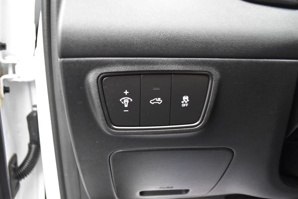 Used 2024 White Hyundai SEL image 16