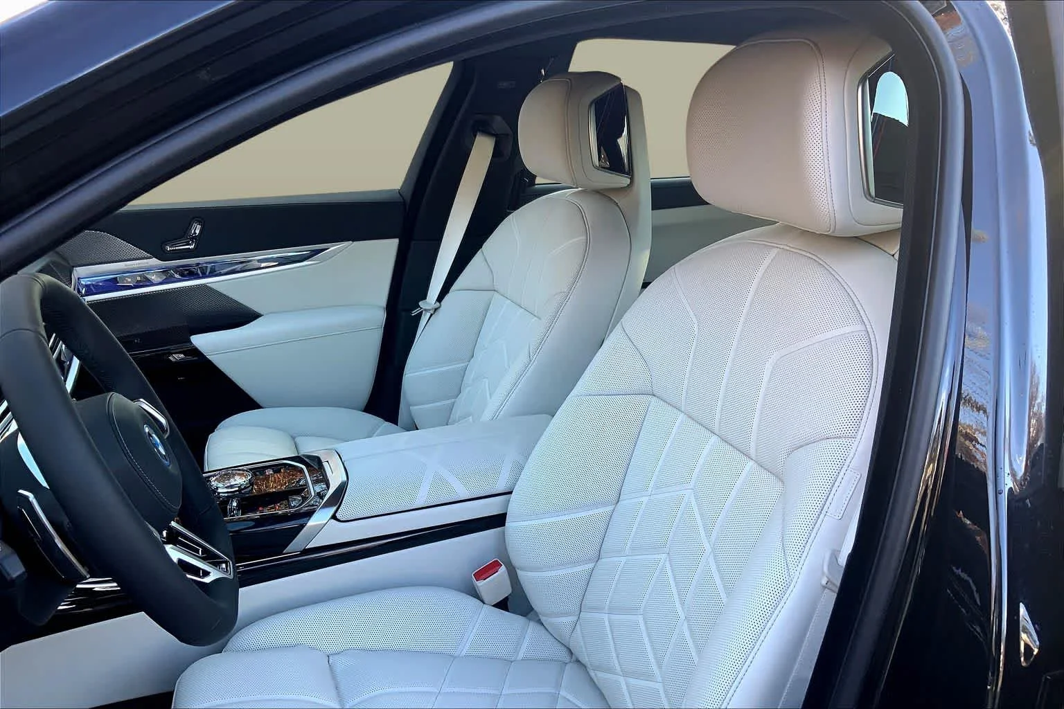 2026 BMW 7 Series 750e - Photo 9