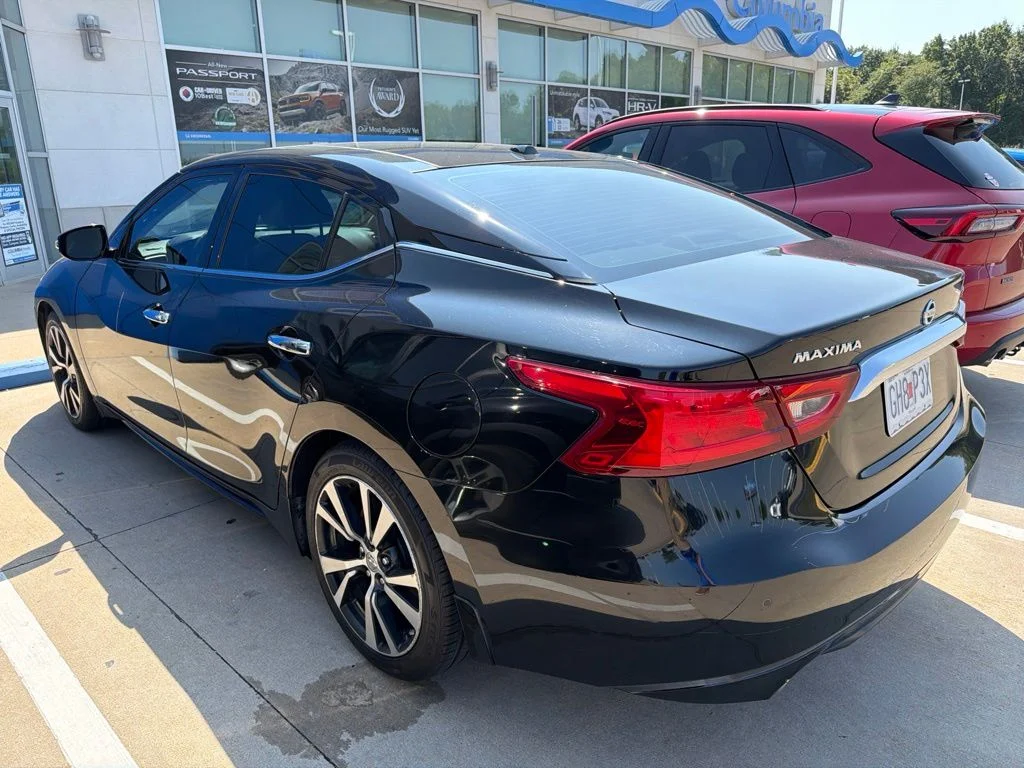 Used 2017 Black Nissan 3.5 SL image 5