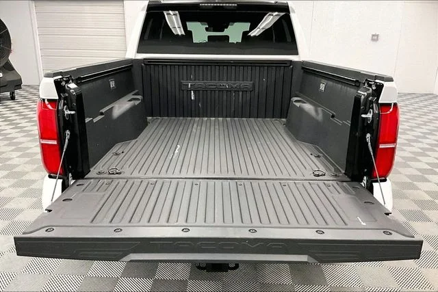 2025 Toyota Tacoma SR5 - Photo 32