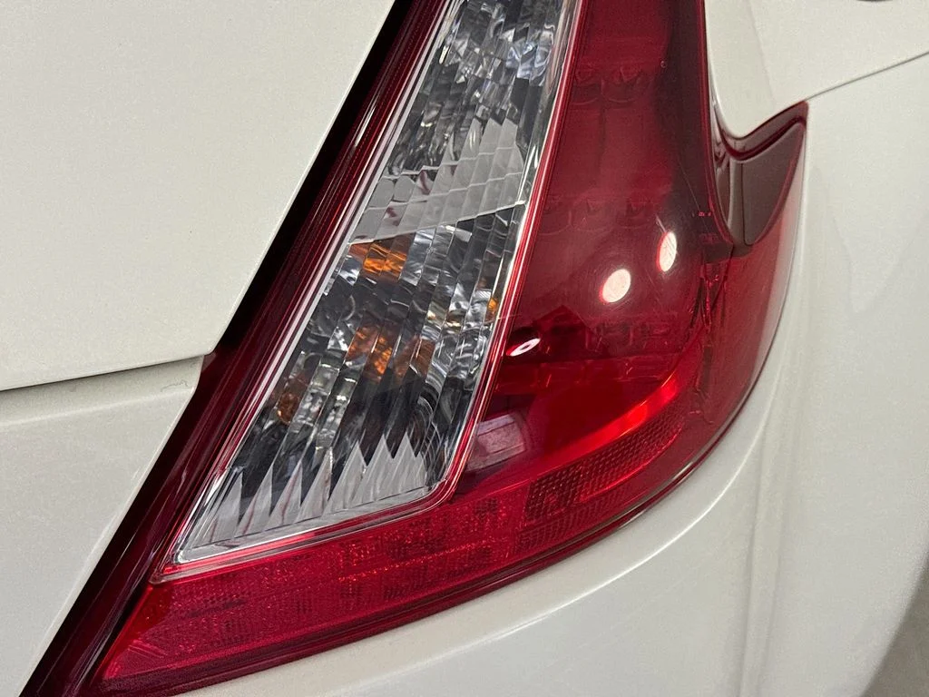 Used 2020 White Nissan Base image 28