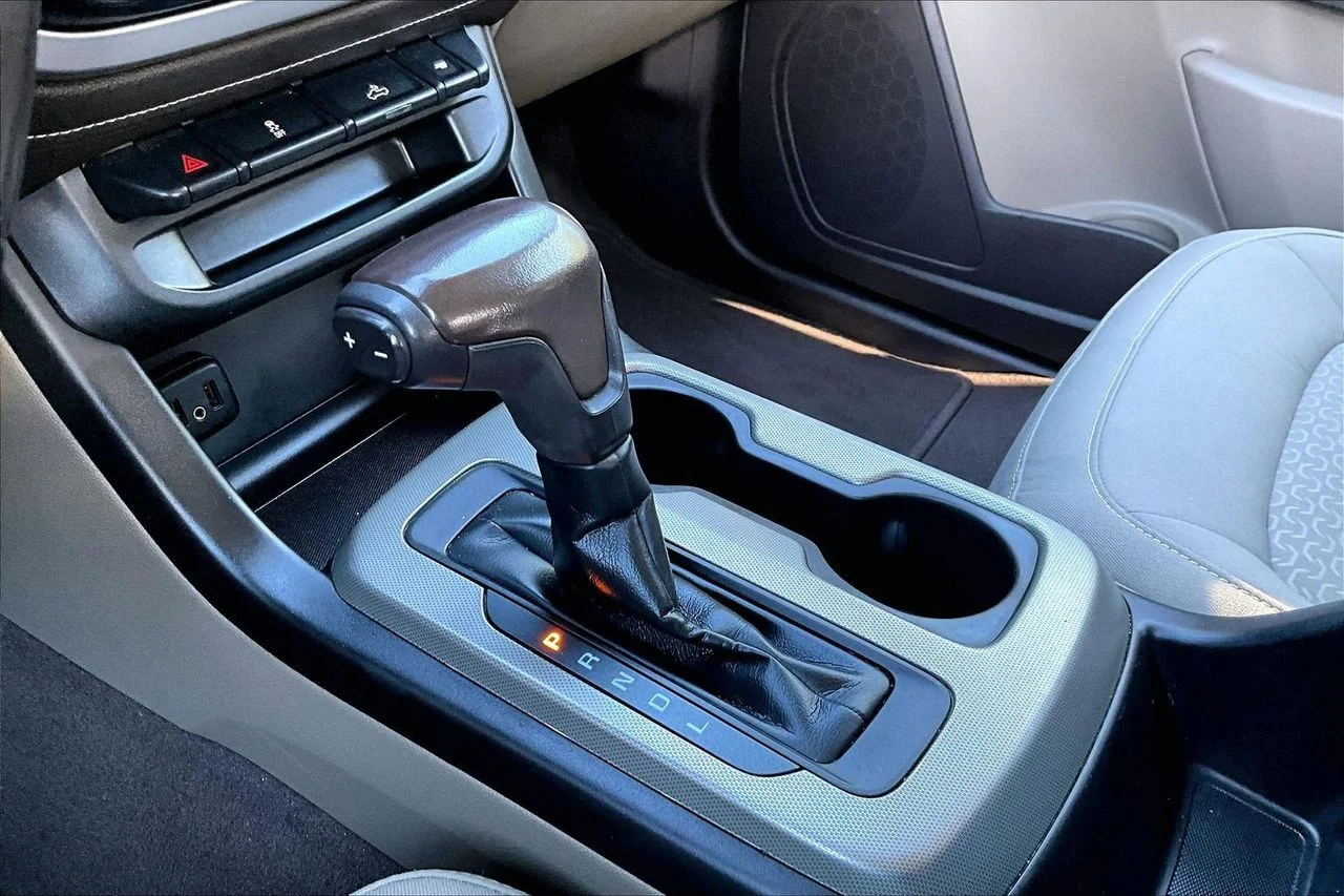 Used 2020 Blue GMC SLE1 image 28