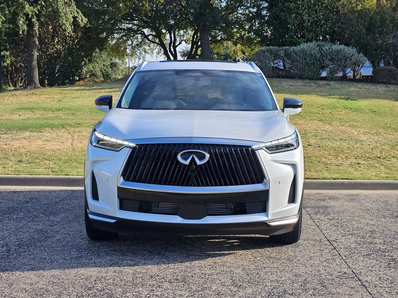 Certified Used 2027 Radiant White INFINITI LUXE image 2