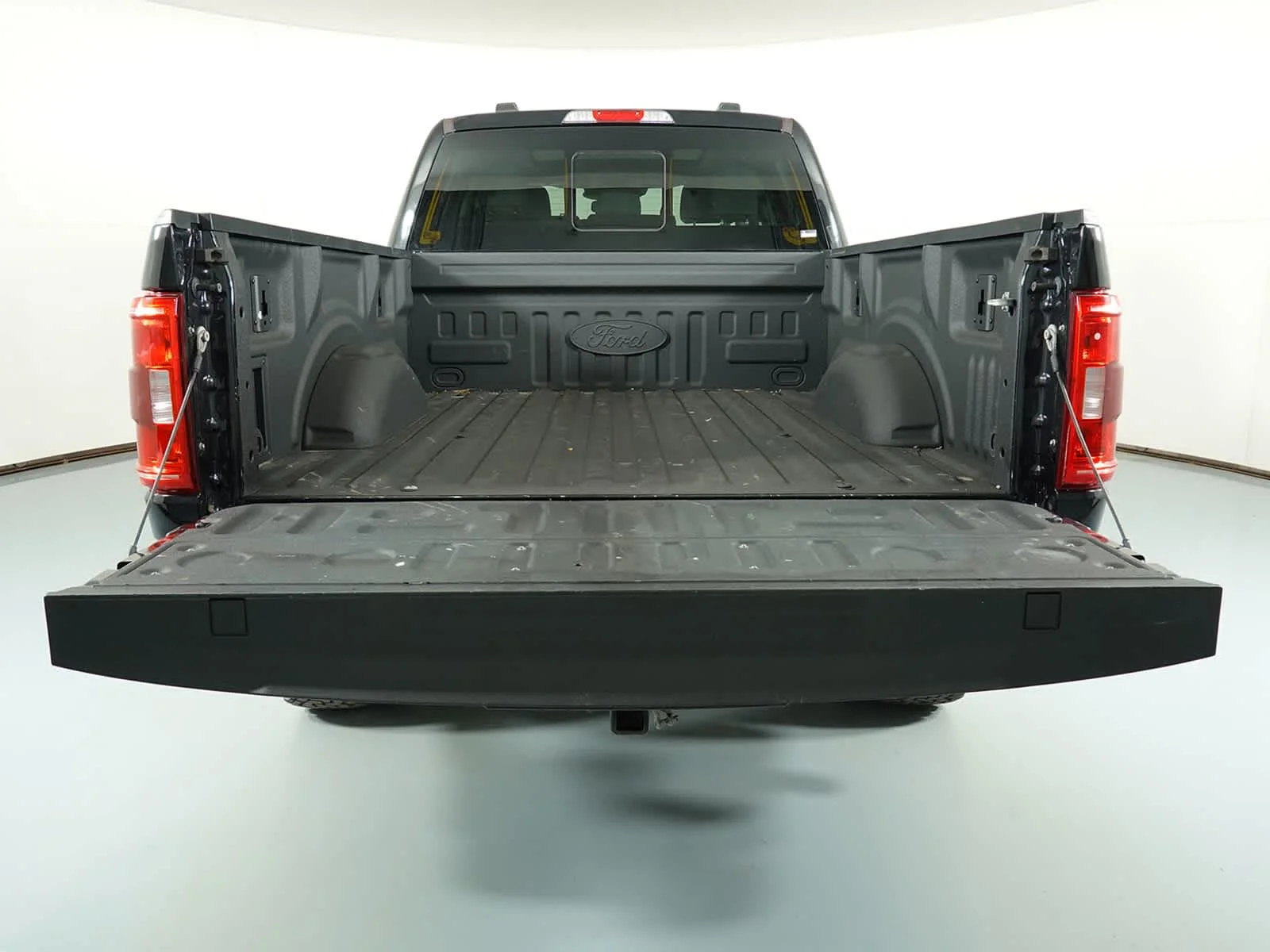 Used 2023 Agate Black Metallic Ford XLT image 6