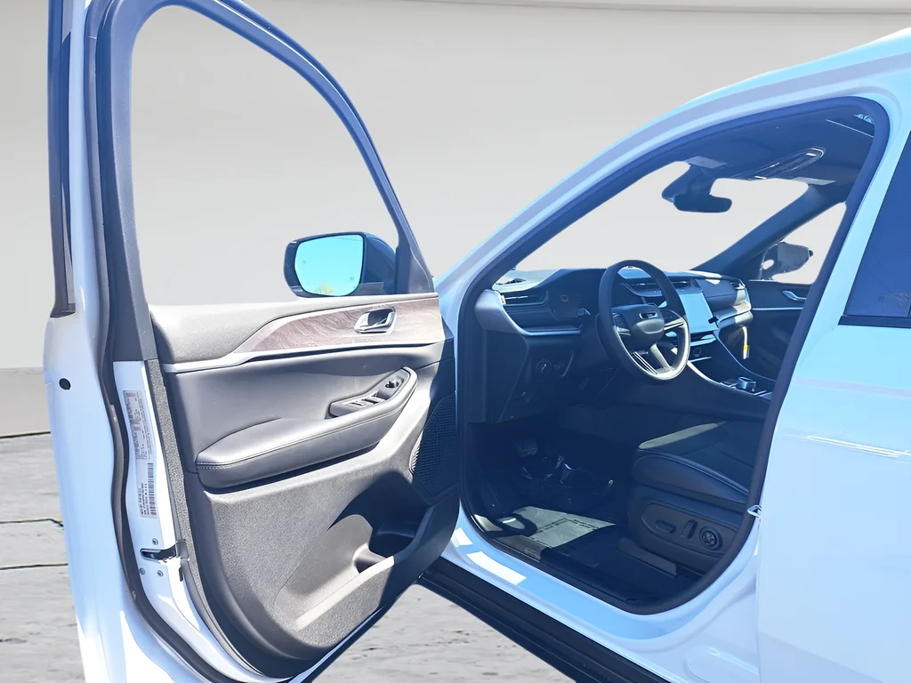 New 2026 Bright White Clearcoat Jeep Altitude image 9