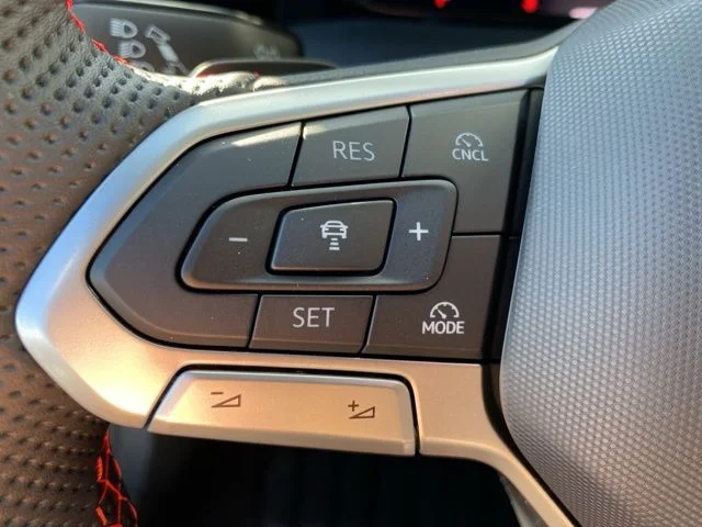 2025 Volkswagen Golf GTI SE - Photo 23