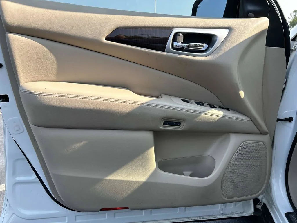 Used 2015 White Nissan SL image 21