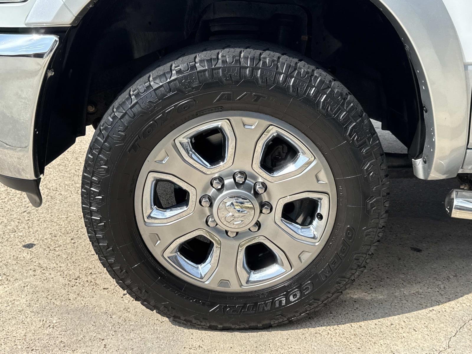 Used 2018 Bright White Clearcoat Ram Laramie image 4