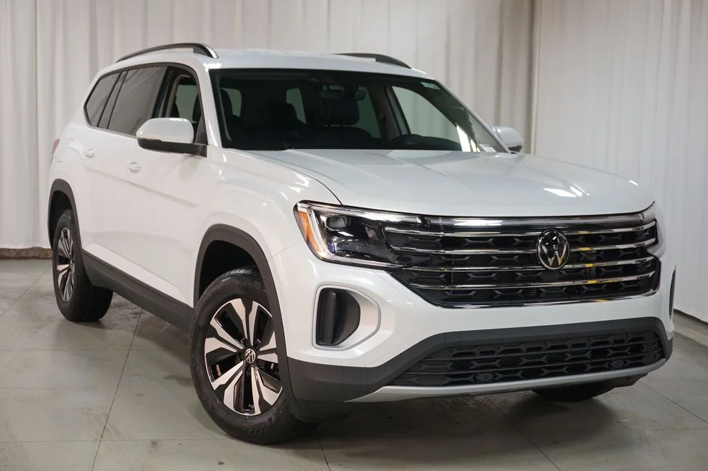 New 2026 Opal White Volkswagen SE image 2
