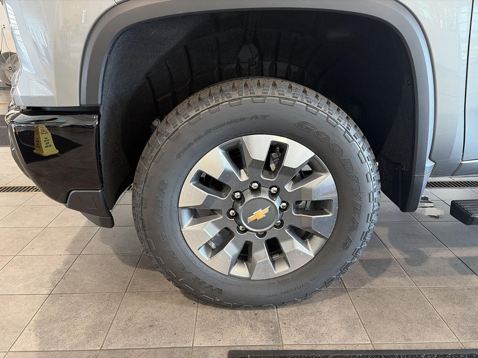 2026 Chevrolet Silverado 2500 HD Custom - Photo 10