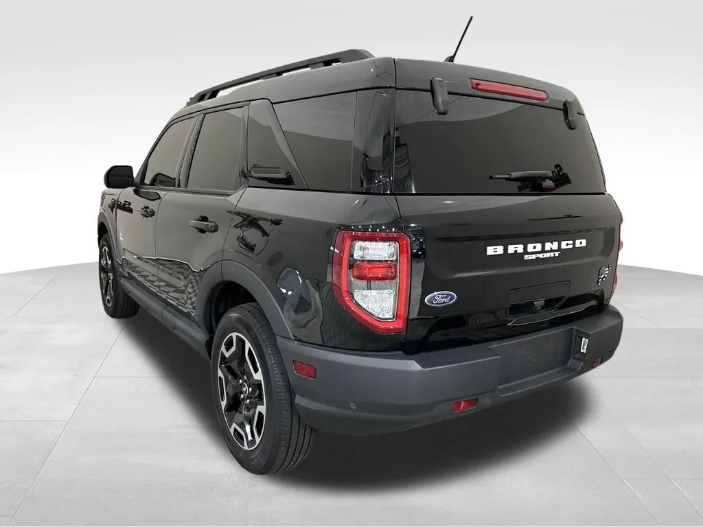 Used 2023 Black Ford Outer Banks image 3