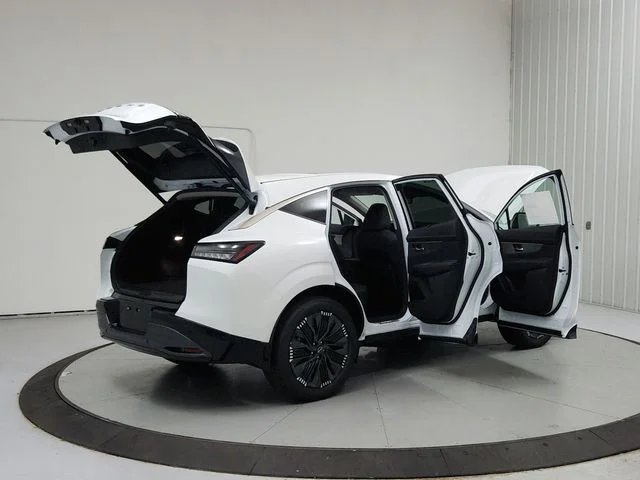 New 2026 White Nissan Platinum image 15