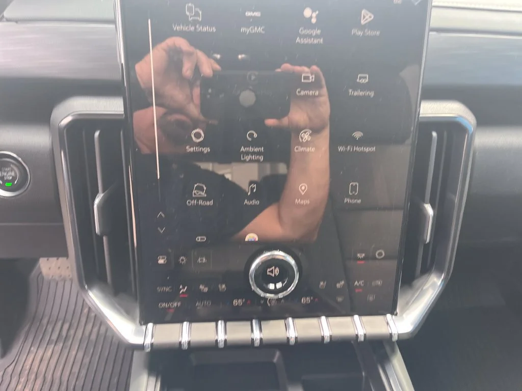 2026 GMC Acadia AT4 - Photo 10
