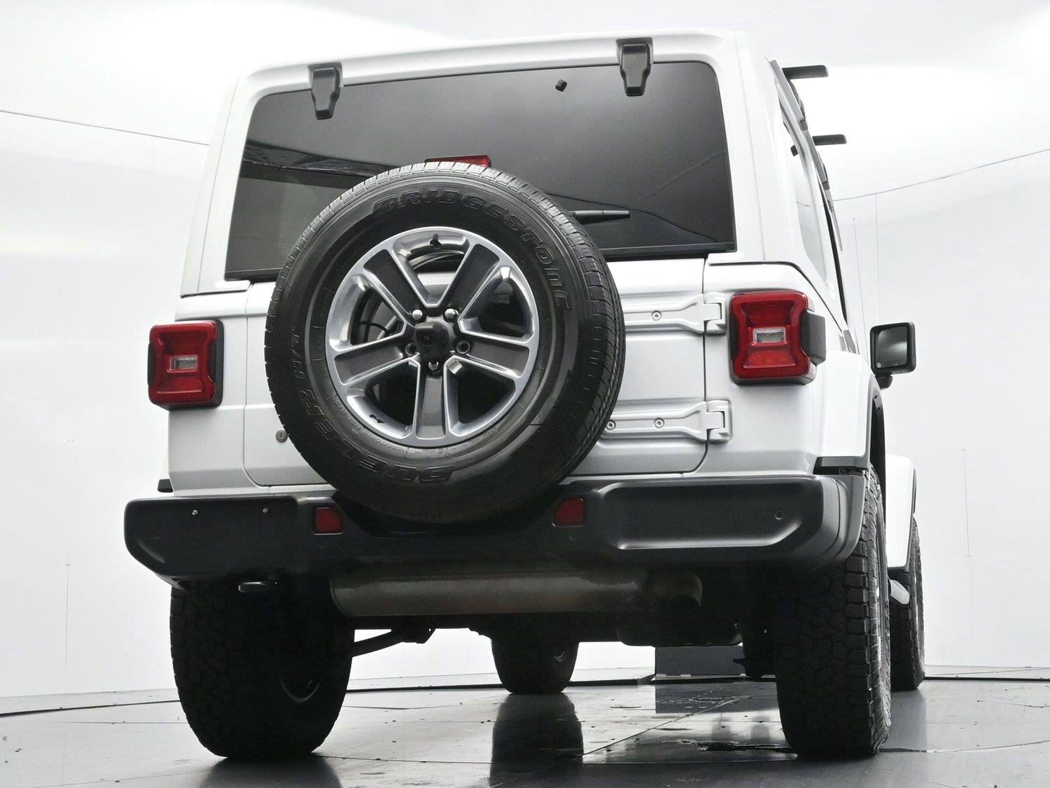 Used 2019 Bright White Clearcoat Jeep Sahara image 44