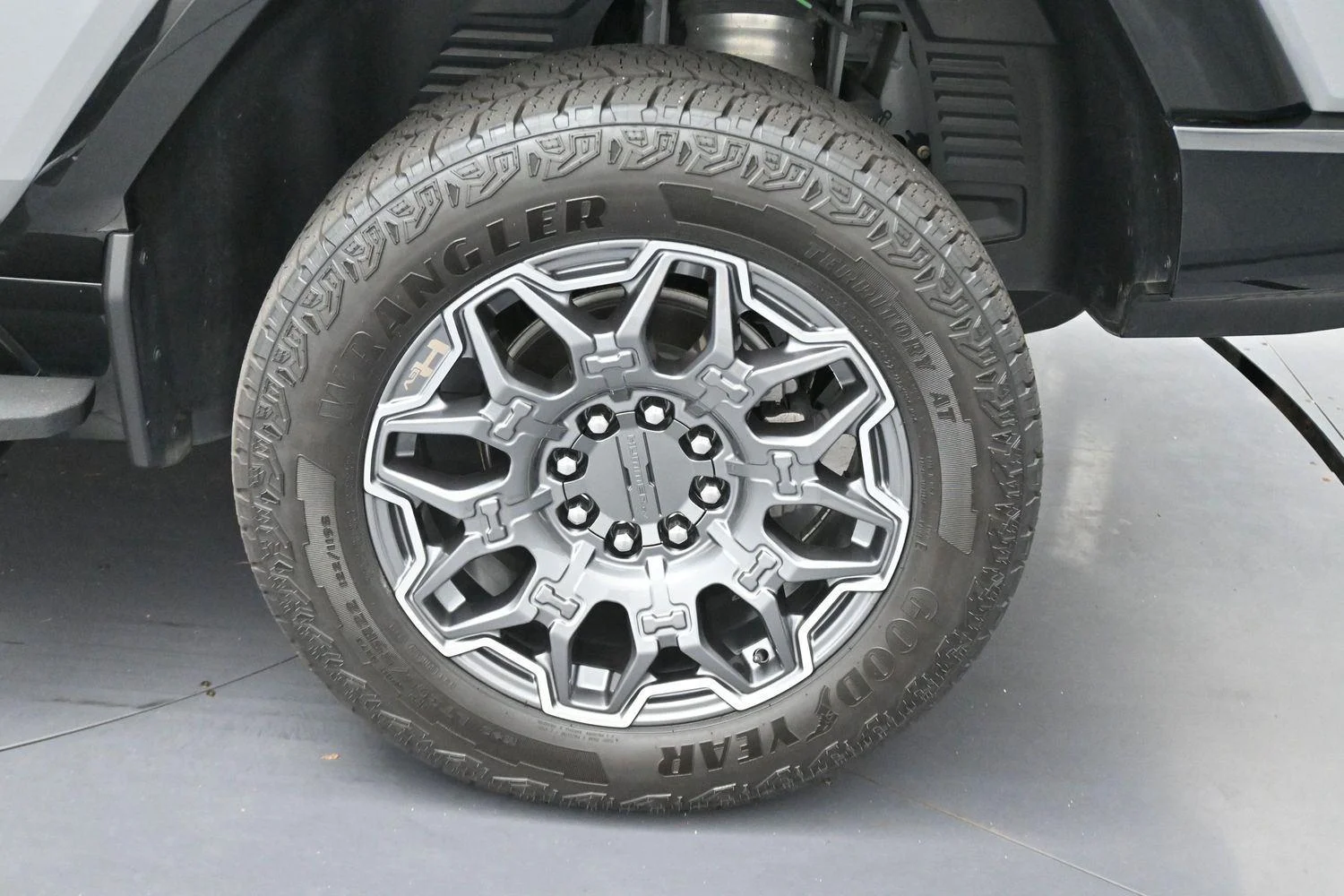 Used 2024 Meteorite Metallic (Grey) GMC 3X image 41