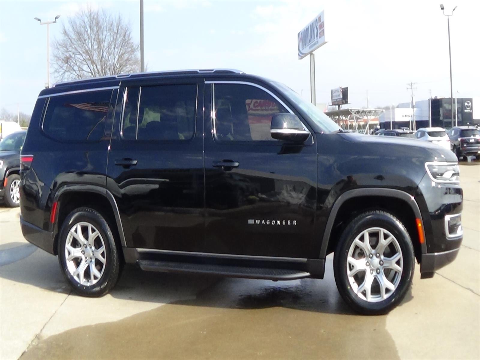 Used 2023 Diamond Black Crystal Pearl Coat (pxj) Jeep Series II image 5