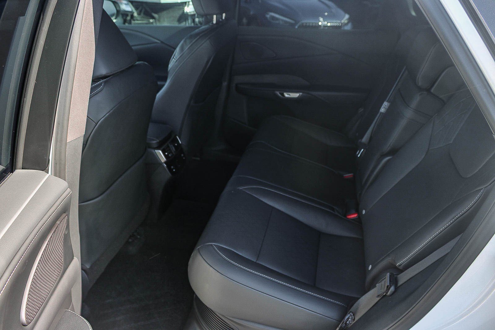 Used 2024 White Pearl Lexus RX 350h Premium Plus image 19