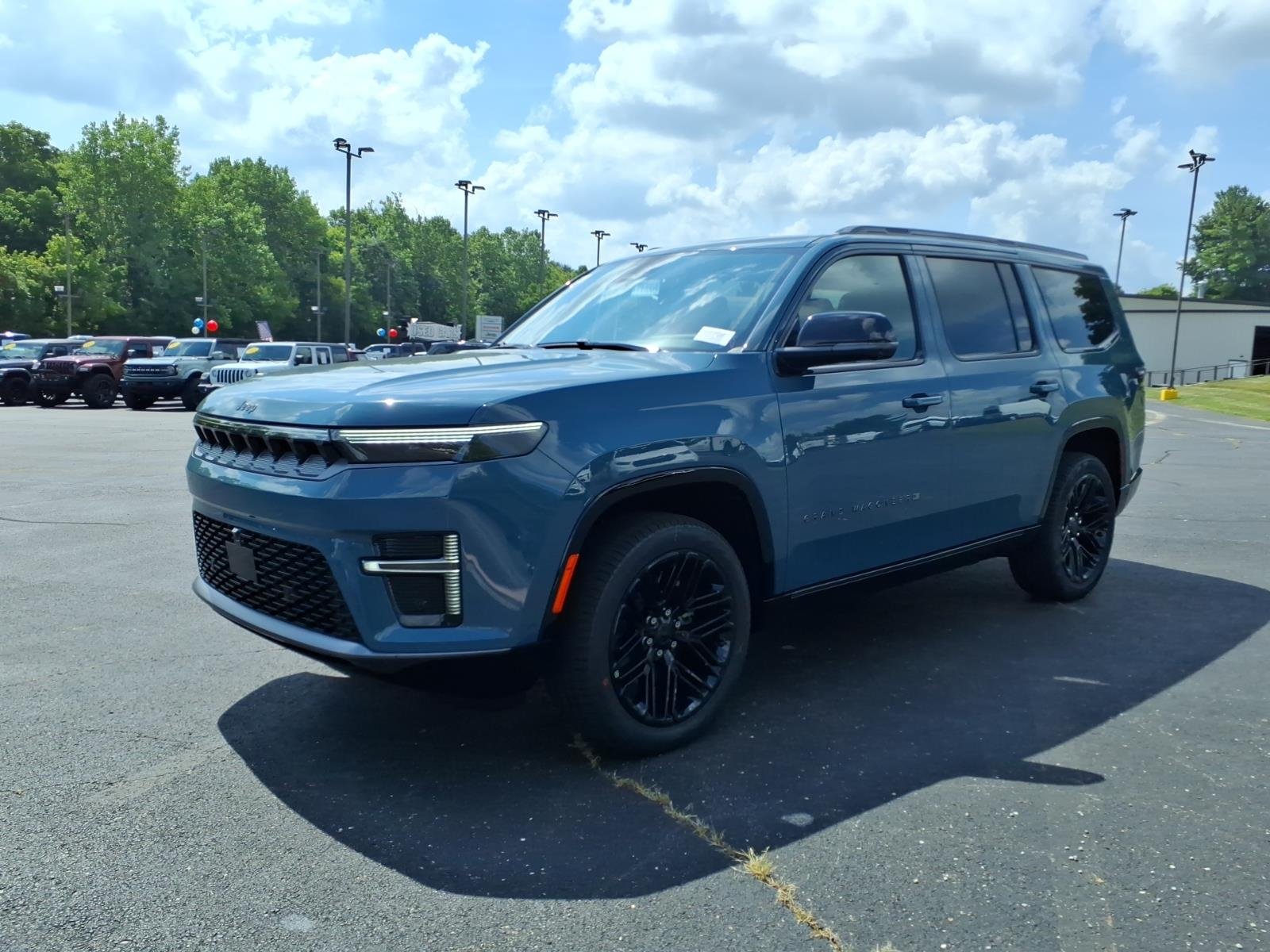 New 2026 Steel Blue Exterior Paint Jeep Limited Reserve 4x4 image 3