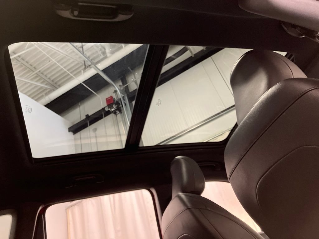 Used 2024 Red Hot Pearlcoat Jeep Limited image 10