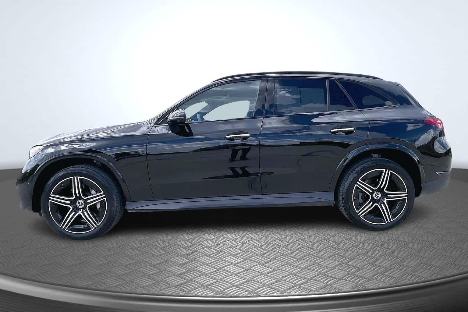 New 2026 Obsidian Black Metallic Mercedes-Benz GLC 300 image 3