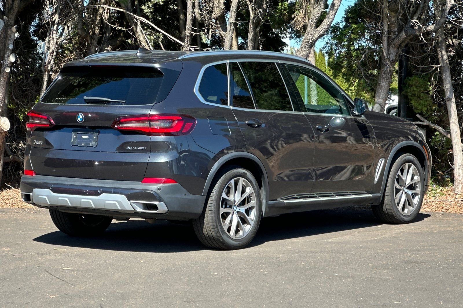 Used 2022 Gray BMW xDrive40i image 4