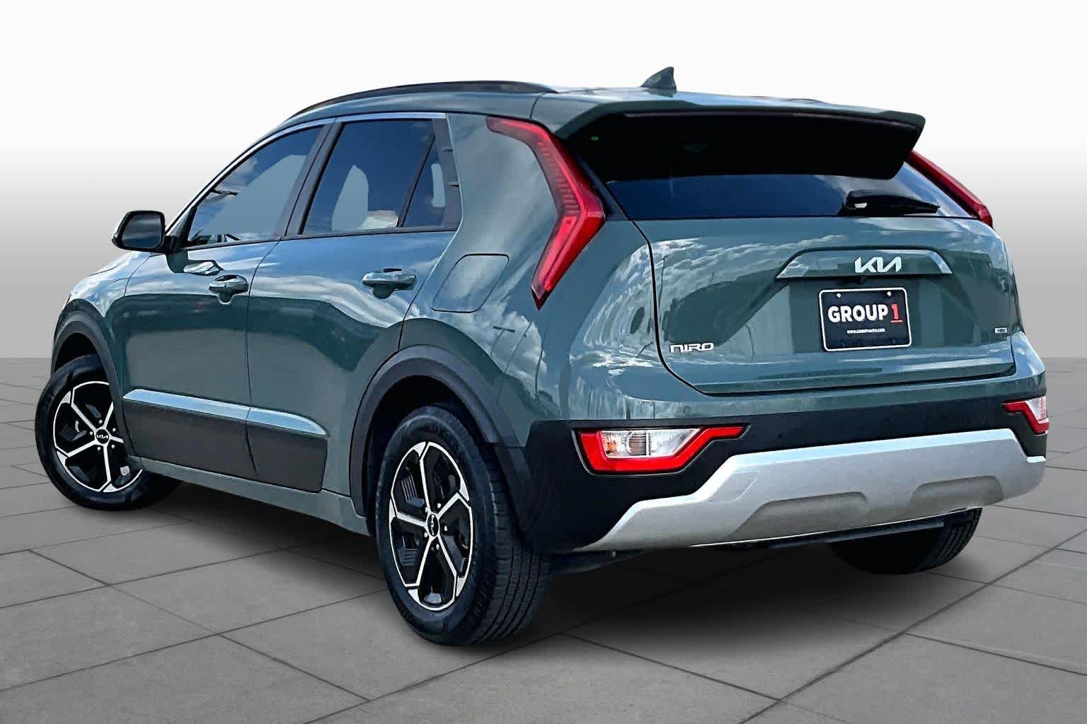 Used 2023 Cityscape Green Kia EX image 21