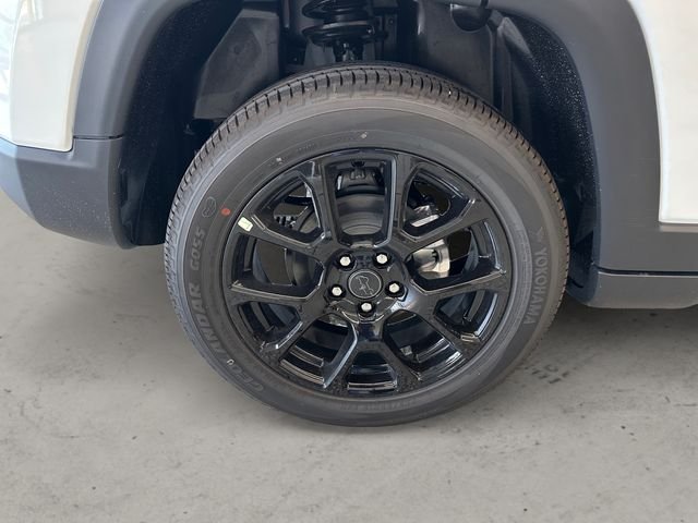 New 2026 Bright White Clear-Coat Exterior Paint Jeep Latitude image 14