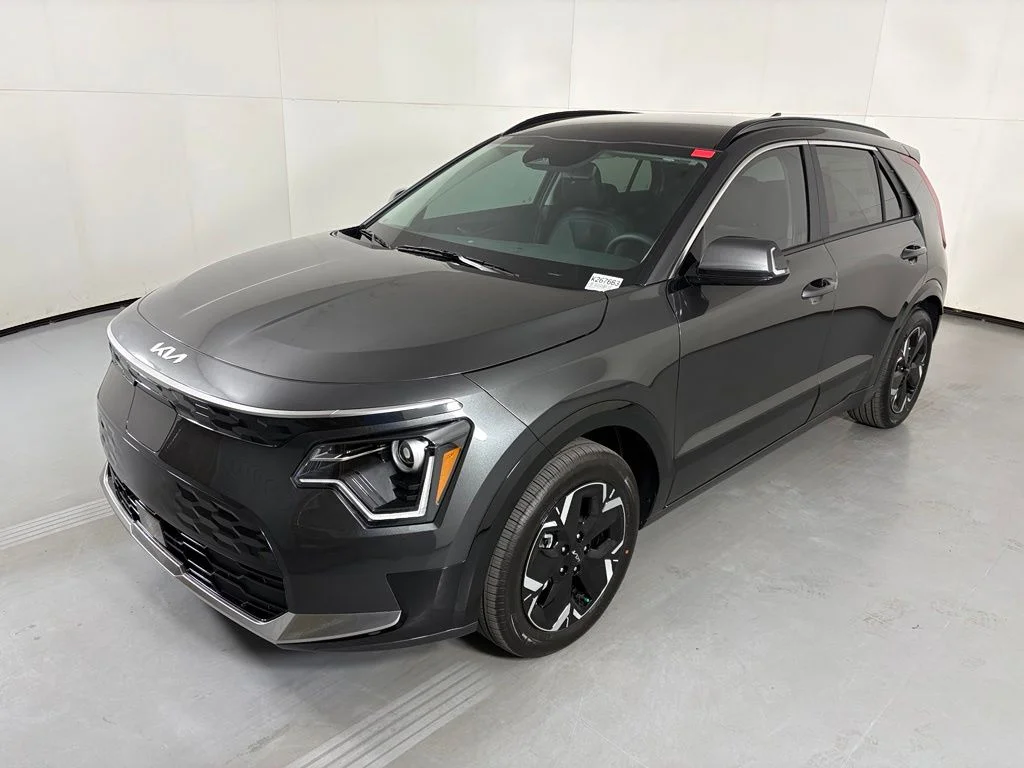 New 2026 Interstellar Gray Kia WIND image 4