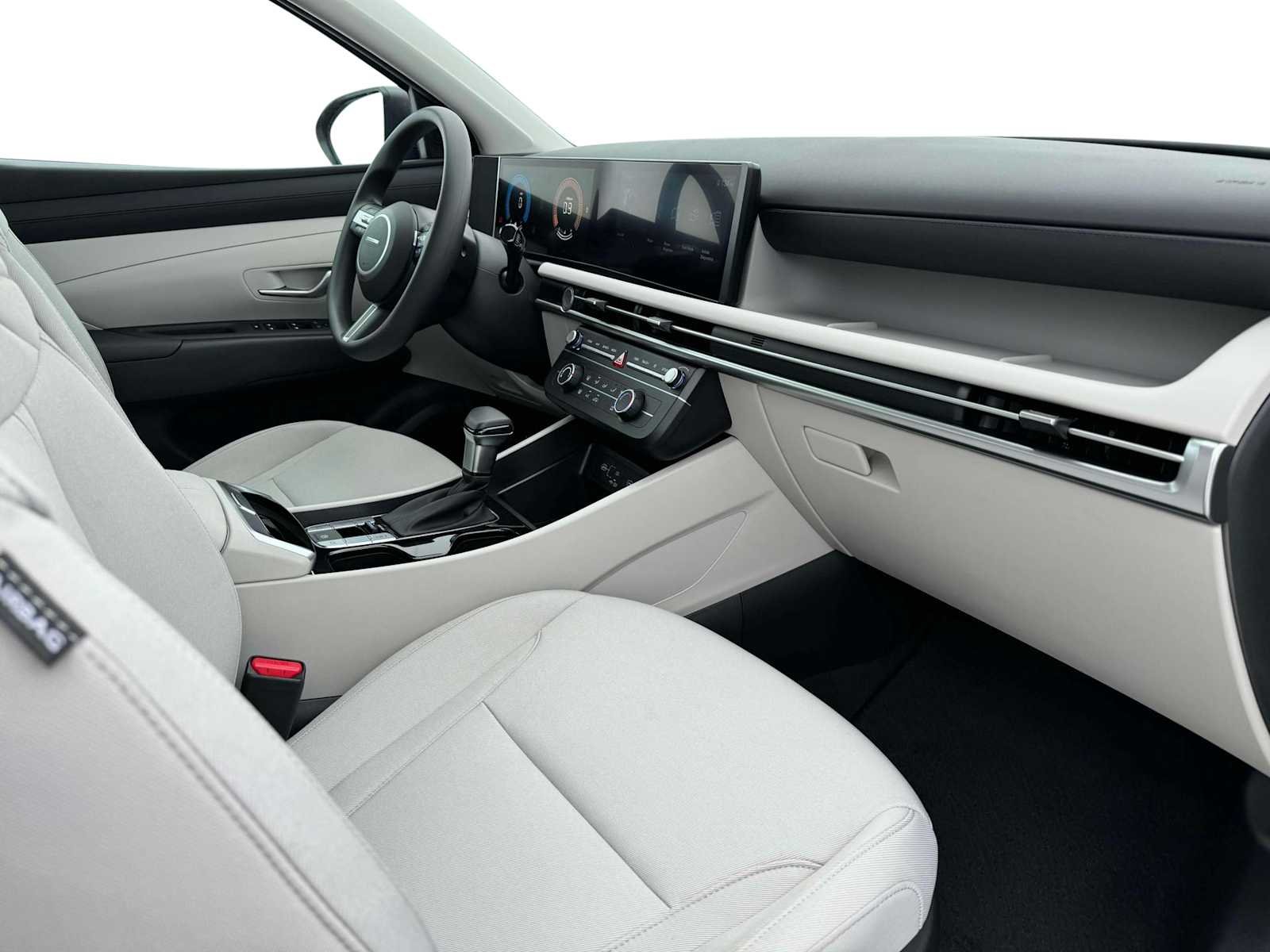 Used 2025 Phantom Black Hyundai SE image 15